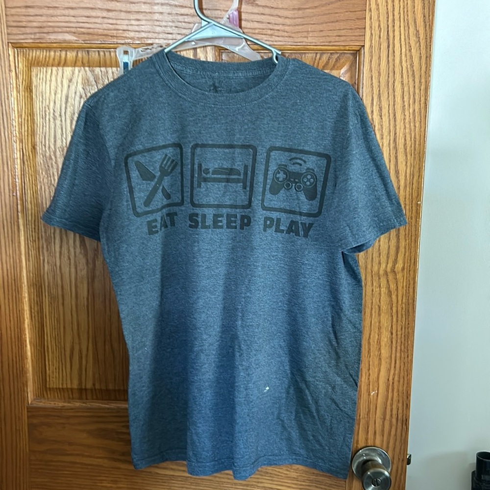 Grey t-shirt size small